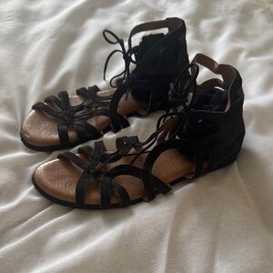 Gentle Souls  Black Lace Up Gladiator Sandals Size 8